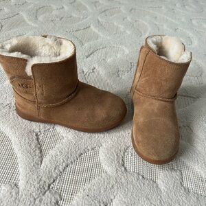 Size 10 toddler Uggs